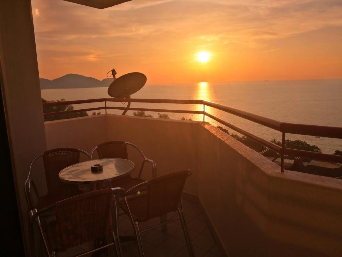 Green Ocean Seaview Apartment Batu Ferringhi Extérieur photo