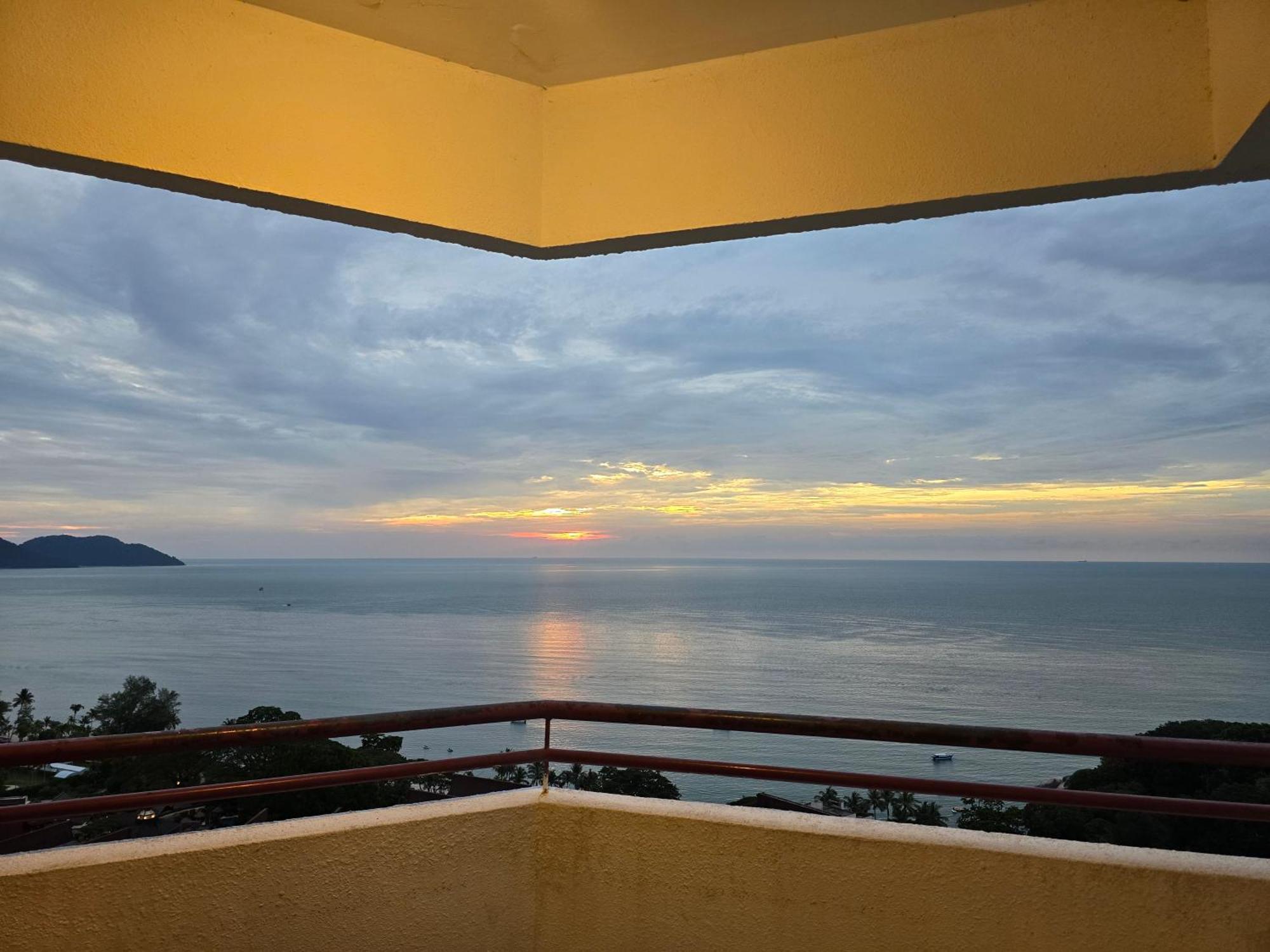 Green Ocean Seaview Apartment Batu Ferringhi Extérieur photo